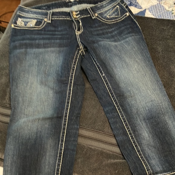 Vigoss New York Capris - Picture 2 of 9